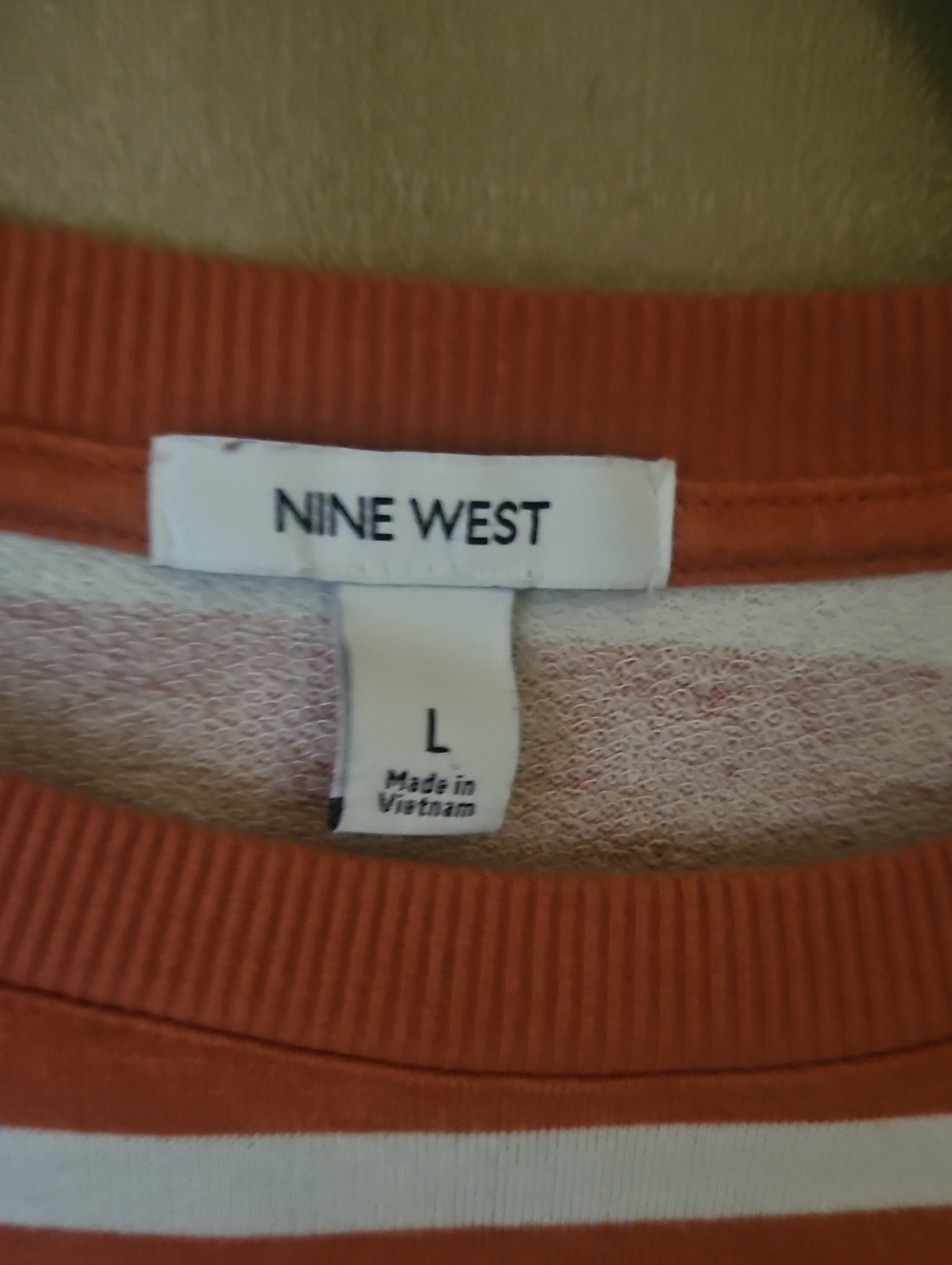 EVC Nine West Crop Top - Picture 2 of 4